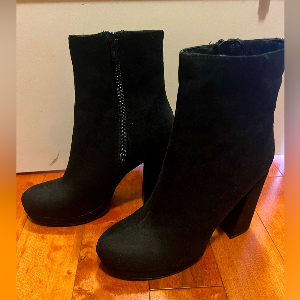 Forever 21 Heeled Black Boots
